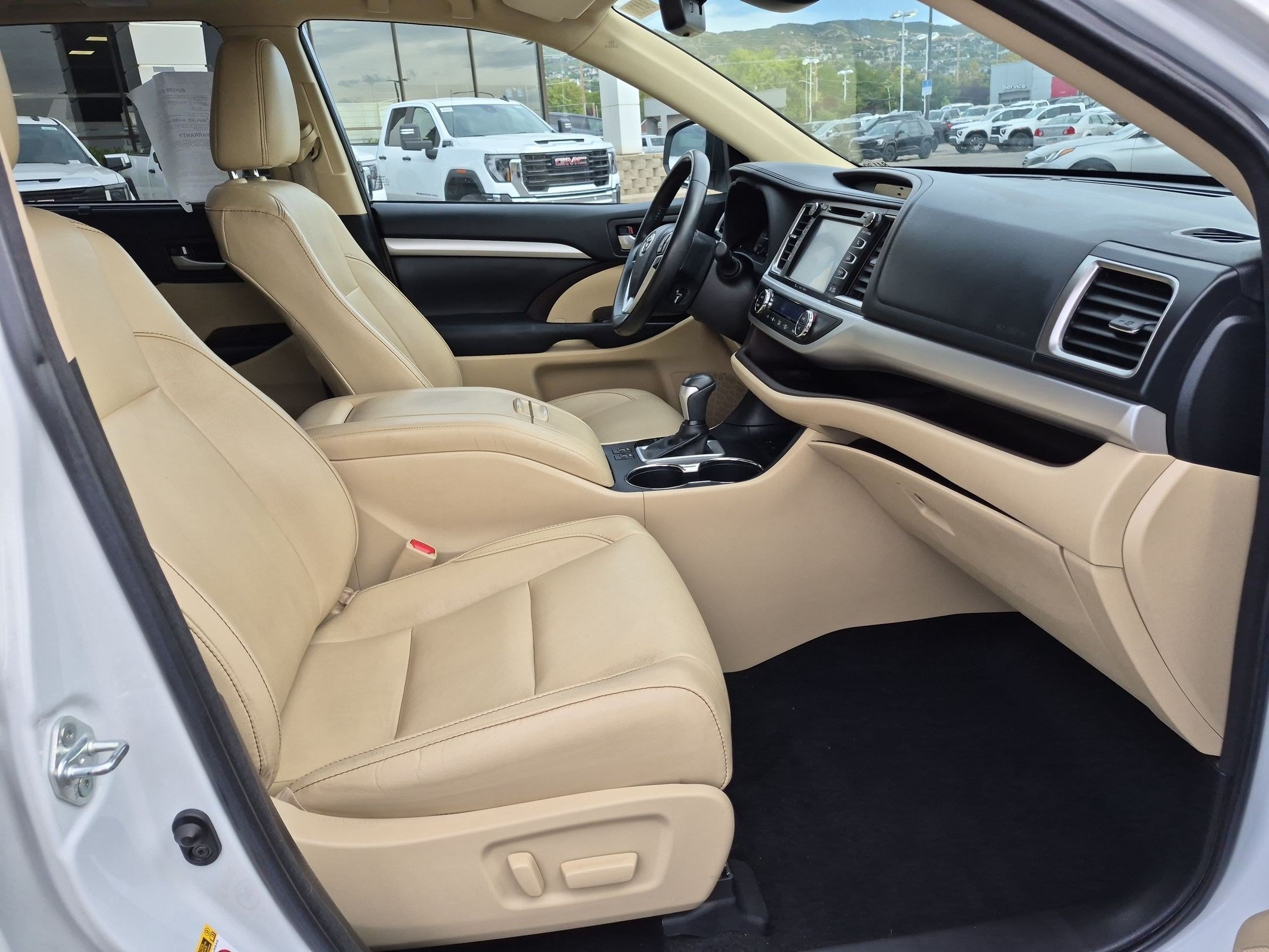 Certified Used 2017 White Toyota XLE image 30