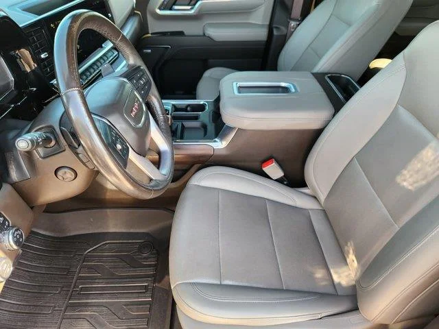 Used 2022 Quicksilver MET GMC SLT 4x4 Crew Cab 5.75 ft. box 147.4 in. WB image 13
