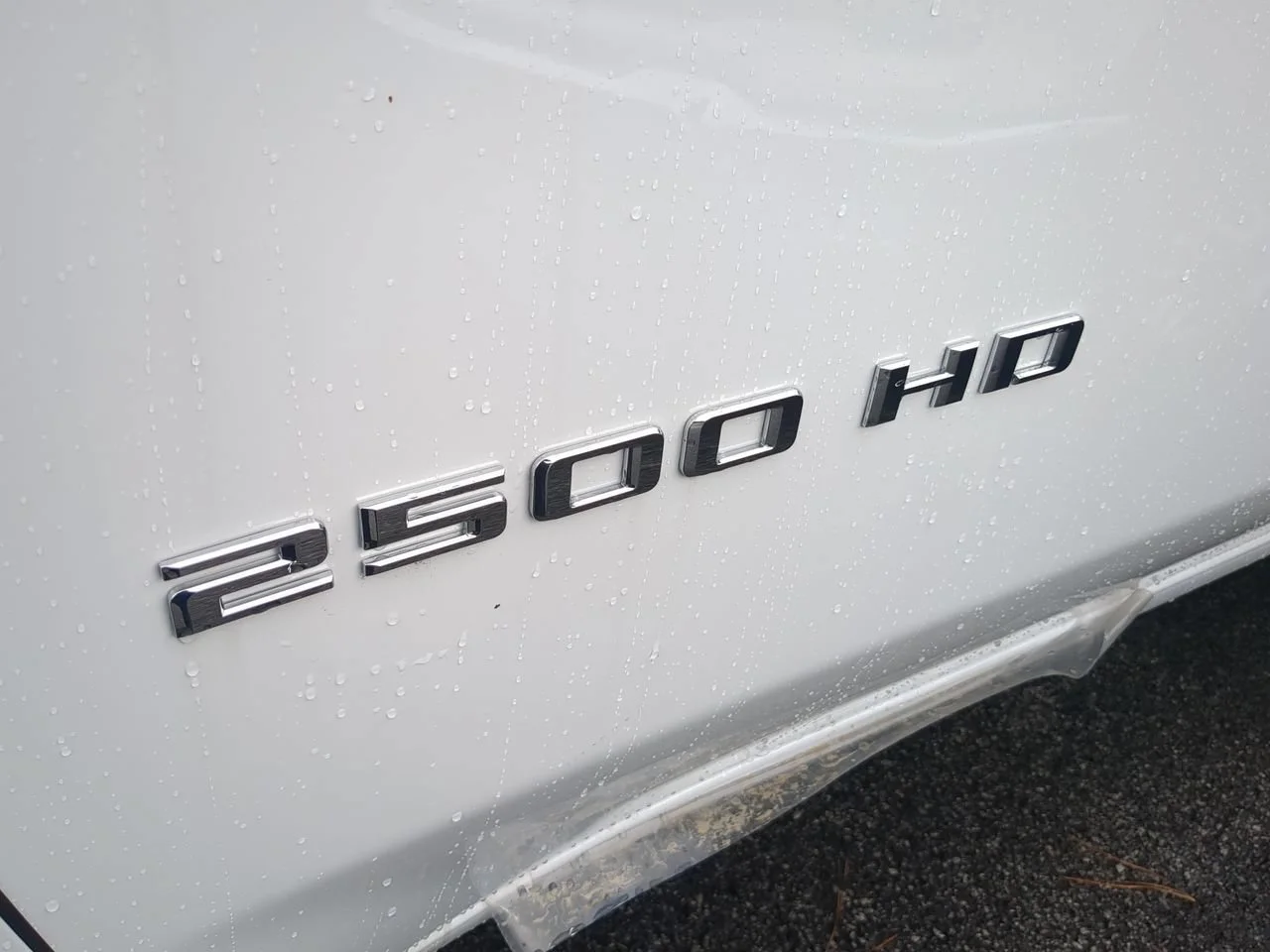 New 2026 Summit White Chevrolet WT image 30