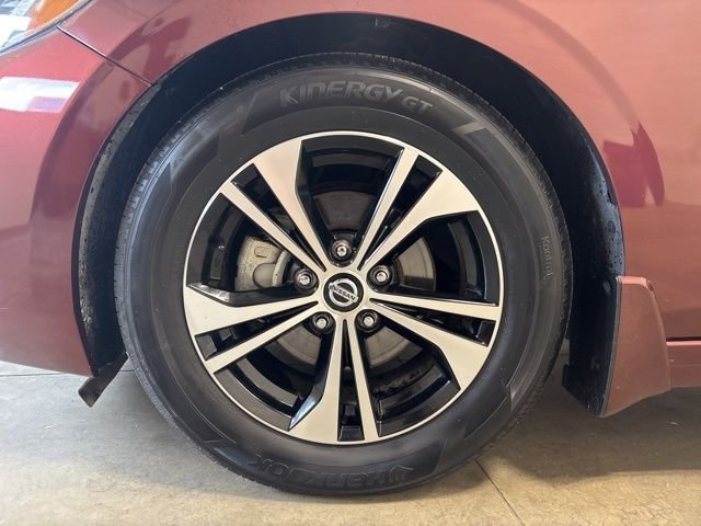Used 2020 Rosewood Metallic Nissan SV image 10