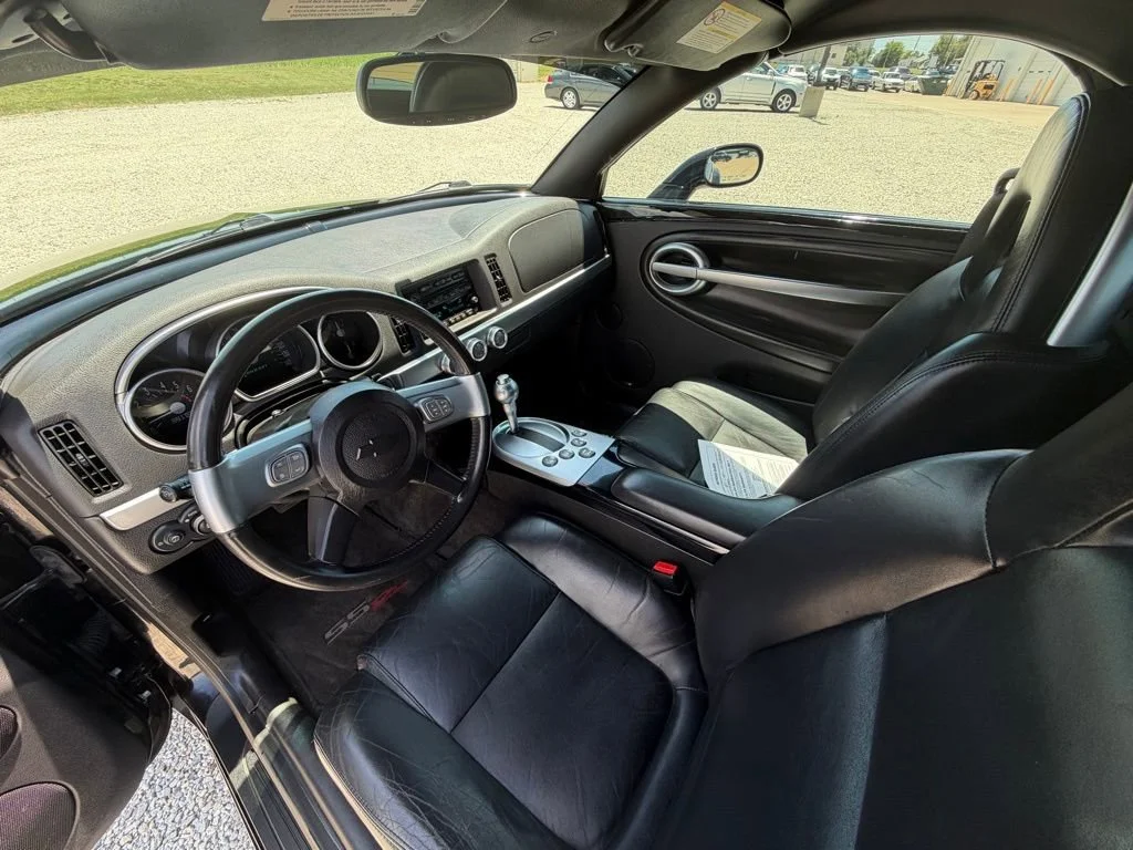 2003 Chevrolet SSR LS - Photo 12