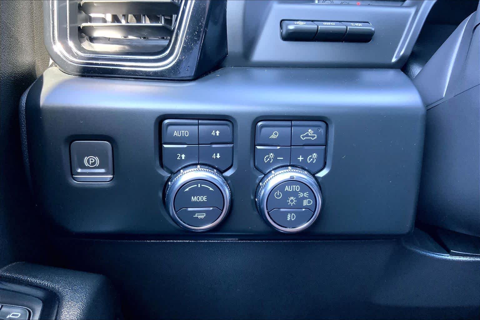 Used 2024 Dynamic Blue Metallic GMC AT4 image 35