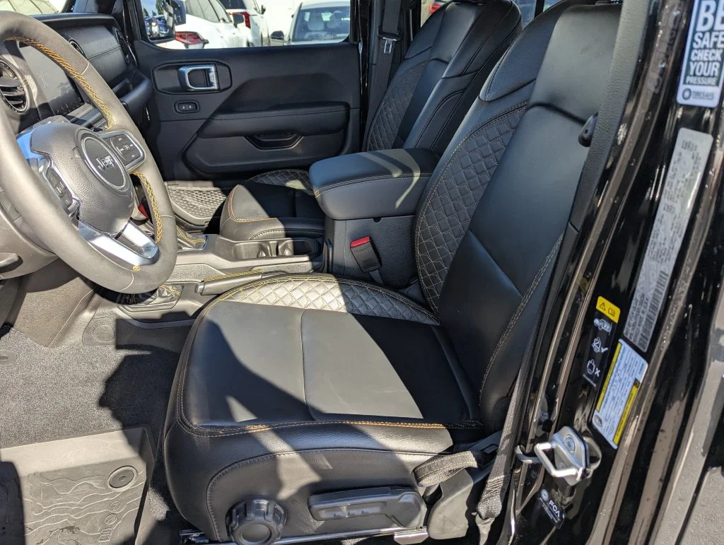 Used 2023 Black Jeep Overland image 12