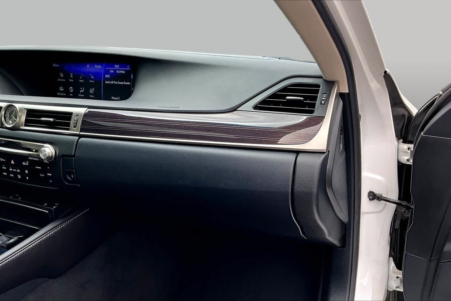 Used 2019 Eminent White Pearl Lexus  image 19
