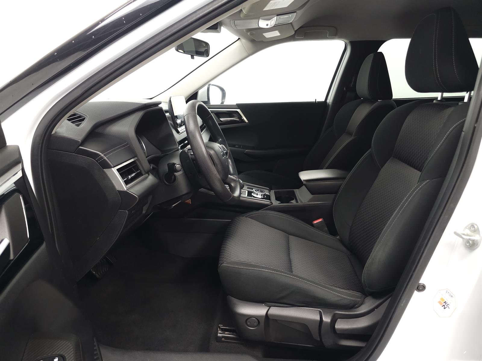 Used 2022 White Mitsubishi ES image 4