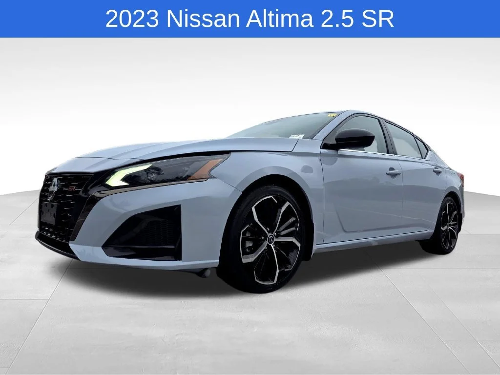 Used 2023 Gray Nissan SR FWD image 10