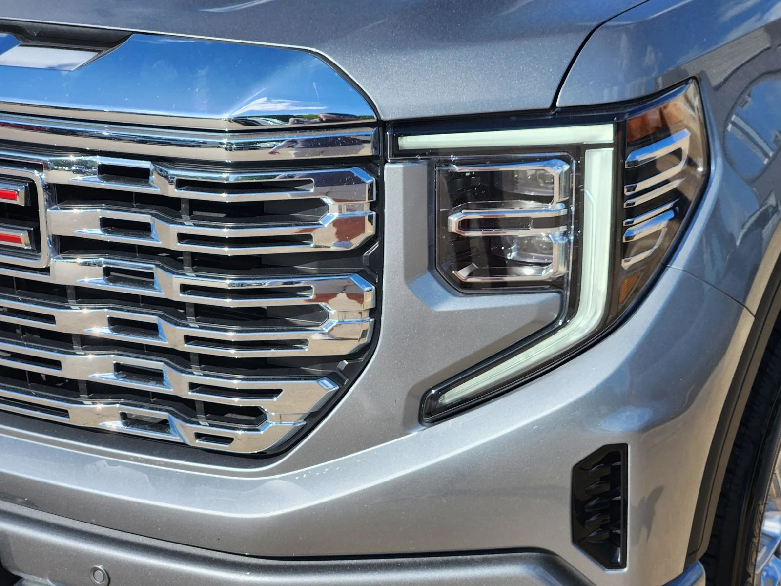 Used 2024 Silver GMC Denali image 7