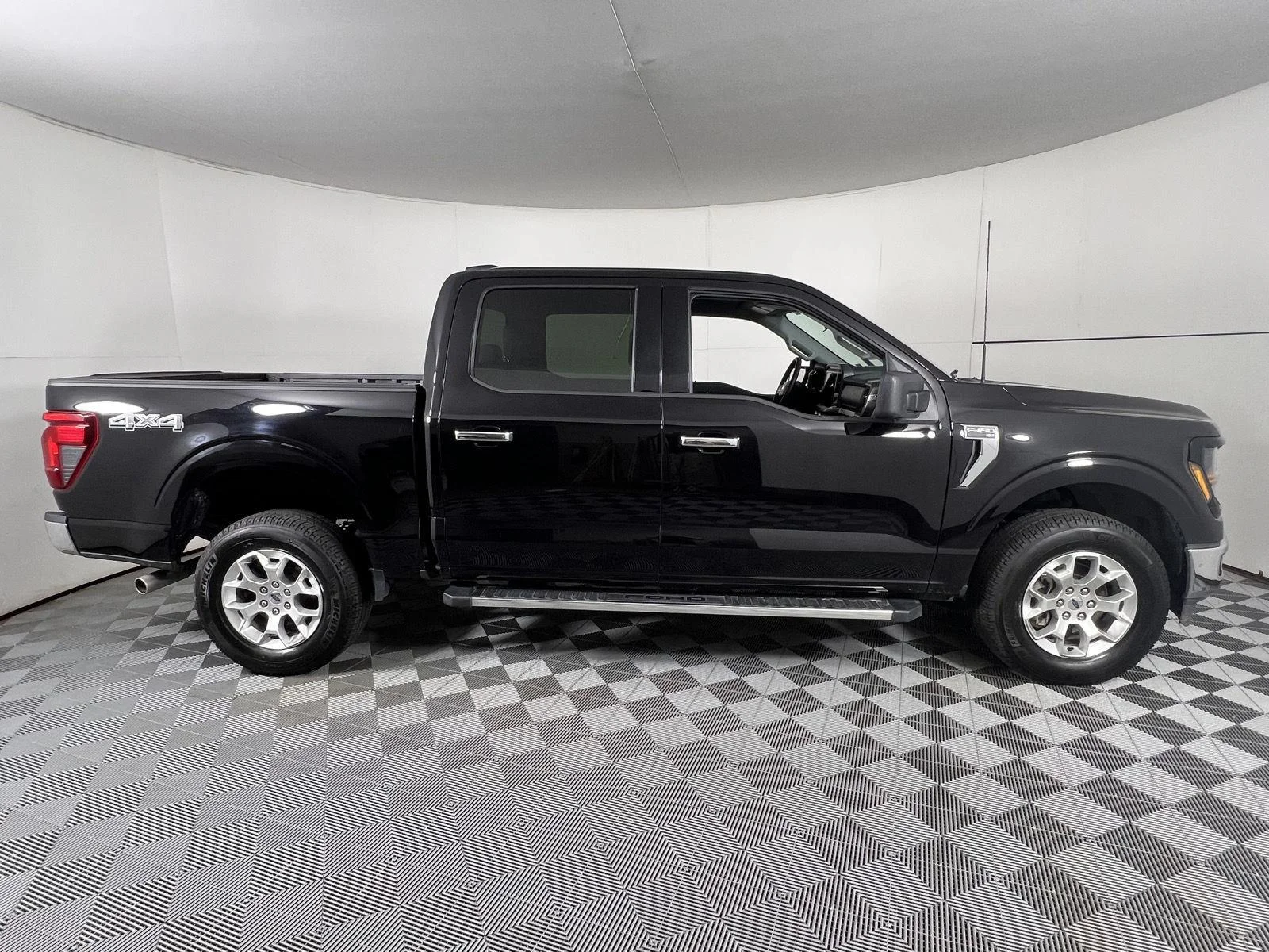 Used 2025 Agate Black Ford XLT image 11