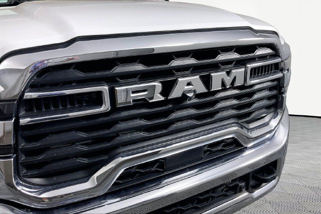 Used 2026 White Ram Big Horn image 28