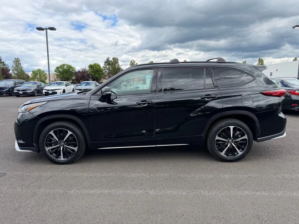 Used 2021 Midnight Black Metallic Toyota XSE image 5