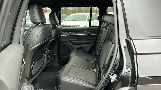 New 2026 Diamond Black Crystal Pearl-Coat Exterior Paint Jeep Altitude image 22
