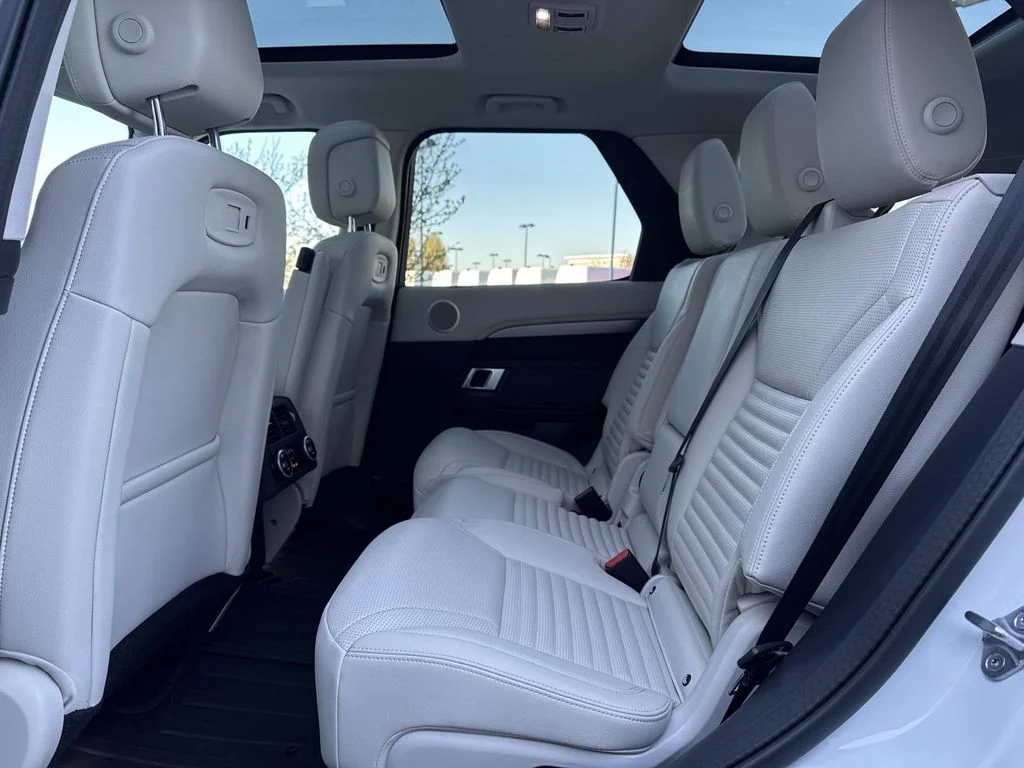 Certified Used 2025 White Land Rover Dynamic SE image 13