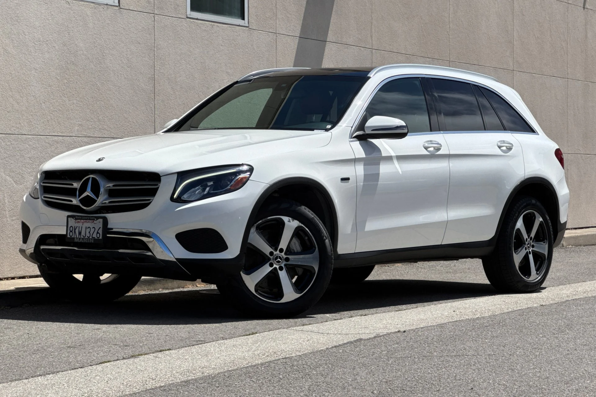 Used 2019 White Mercedes-Benz GLC 350e image 1