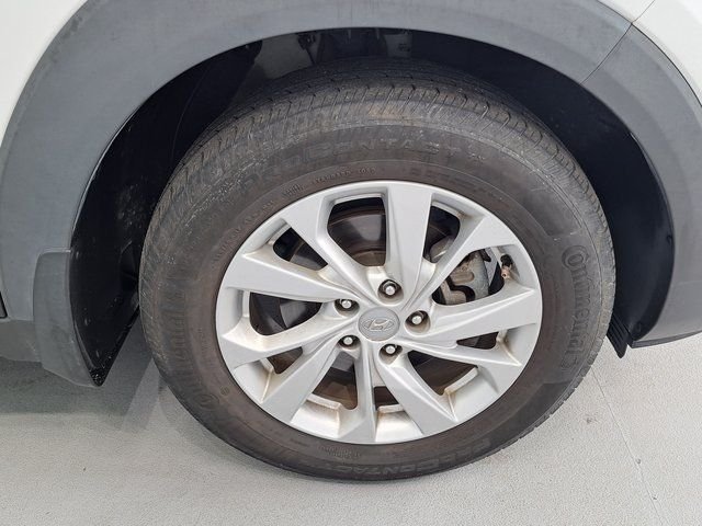 Used 2019 White Hyundai Value image 32