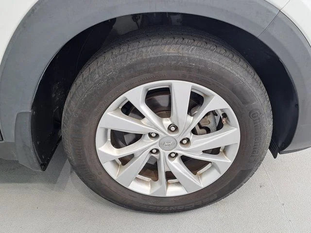 Used 2019 White Hyundai Value image 32