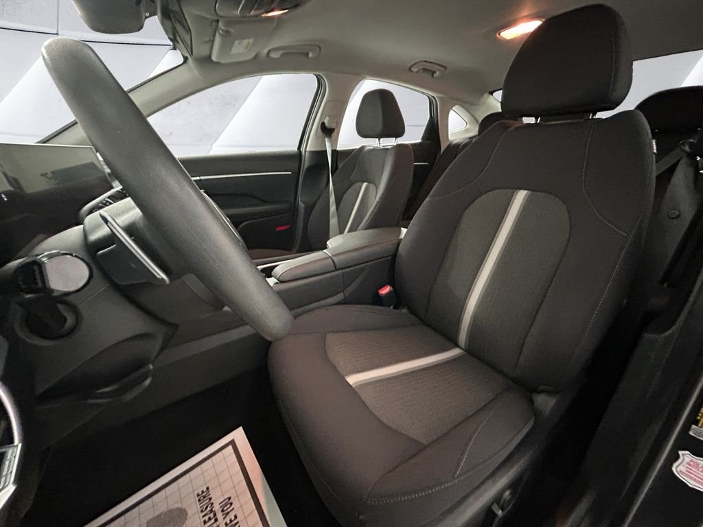 Used 2025 Gray Hyundai SEL image 8