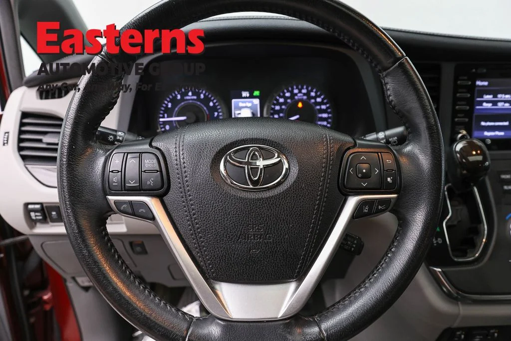 Used 2019 Red Toyota XLE image 10