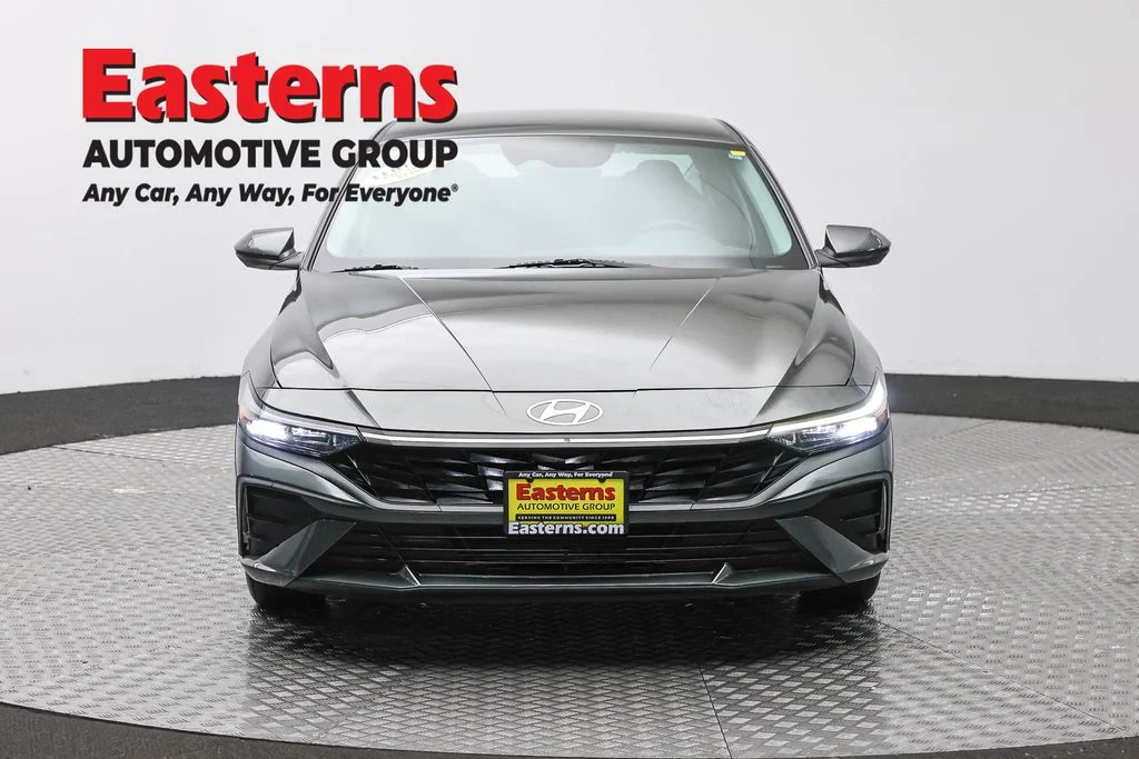 Used 2024 Gray Hyundai SEL image 2