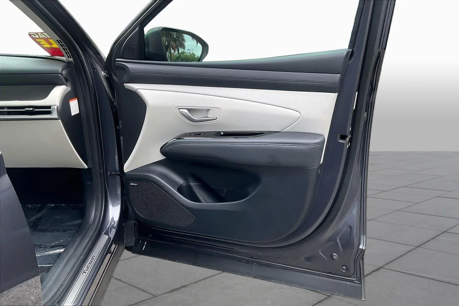 Used 2025 Titan Gray Hyundai Limited image 48