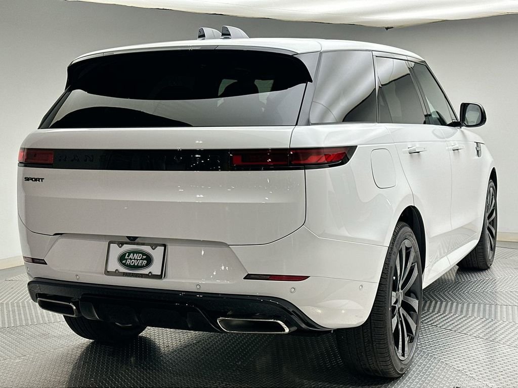 New 2026 Fuji White Land Rover Dynamic SE image 3