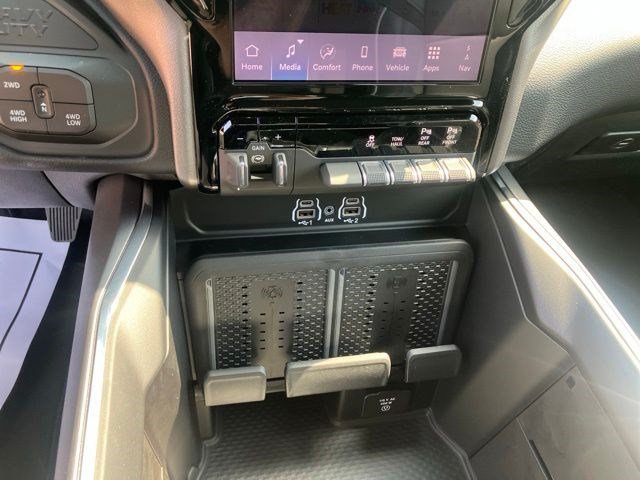 New 2026 Ceramic Gray Clear-Coat Exterior Paint RAM Laramie image 17