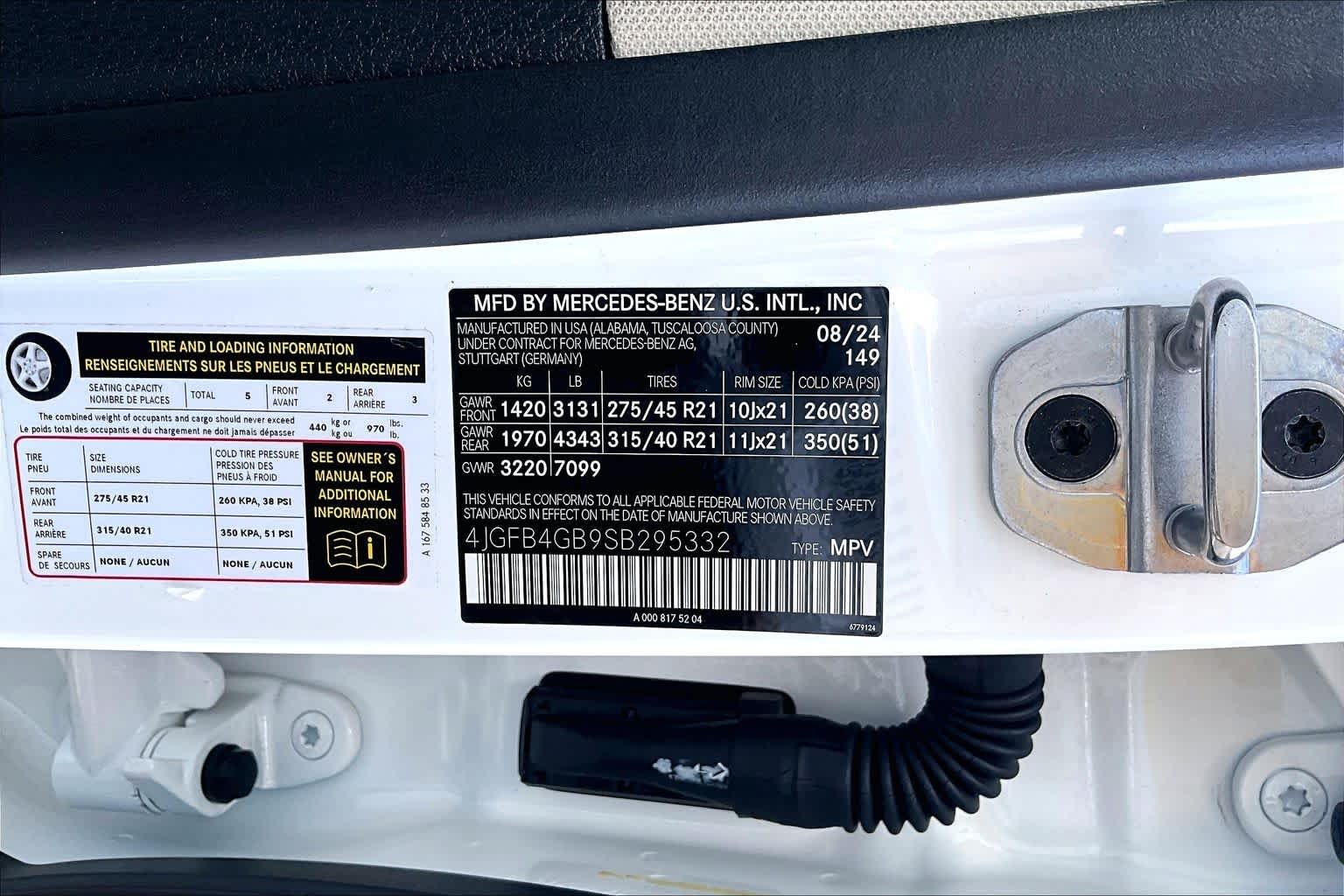 Used 2025 Polar White Mercedes-Benz GLE 450e image 37