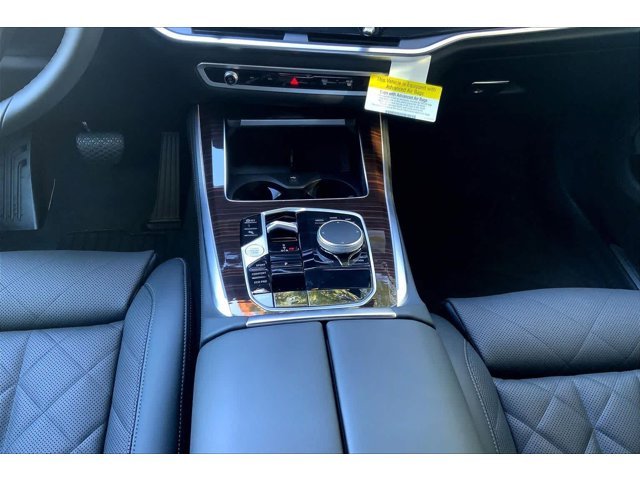 Used 2026 Skyscraper Grey Metallic BMW xDrive40i image 7