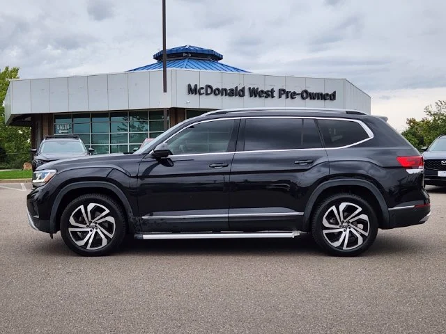 Used 2021 Black Volkswagen SEL Premium image 4