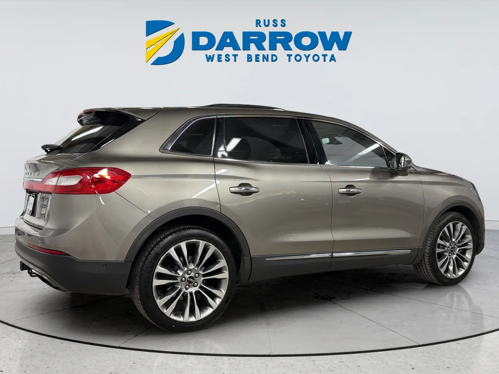 Used 2017 Gray Lincoln Reserve image 5