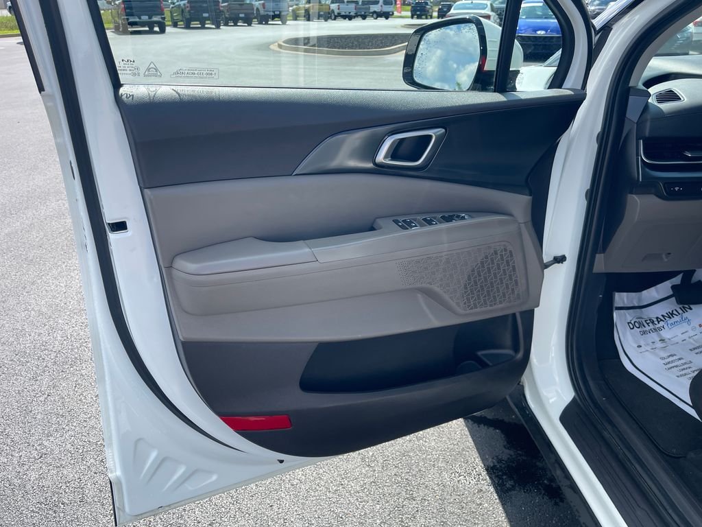 Used 2025 White Kia LXS image 12