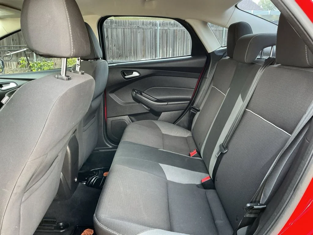Used 2013 Red Ford SE image 19