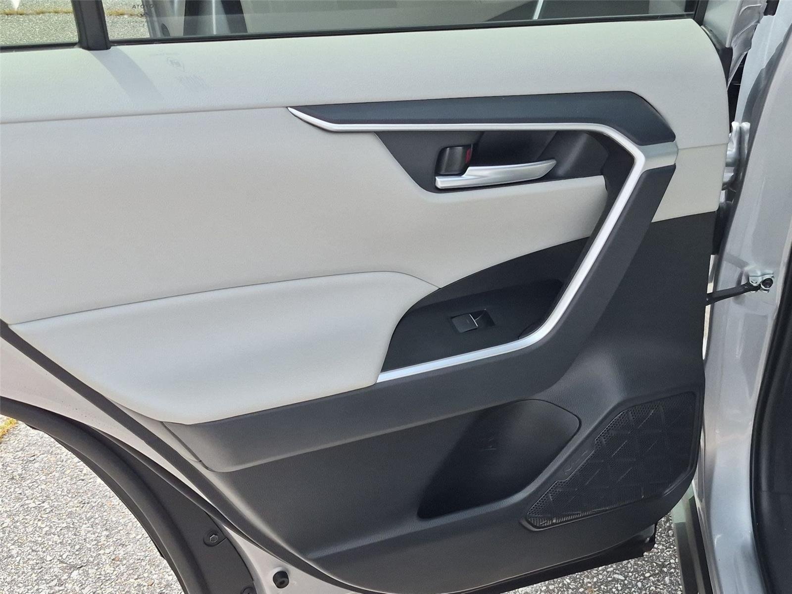 Used 2025 Silver Sky Metallic Toyota XLE Premium image 30