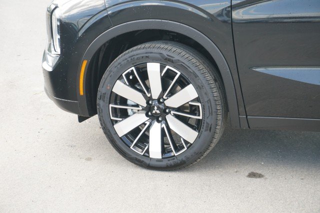 2025 Mitsubishi Outlander SE - Photo 12
