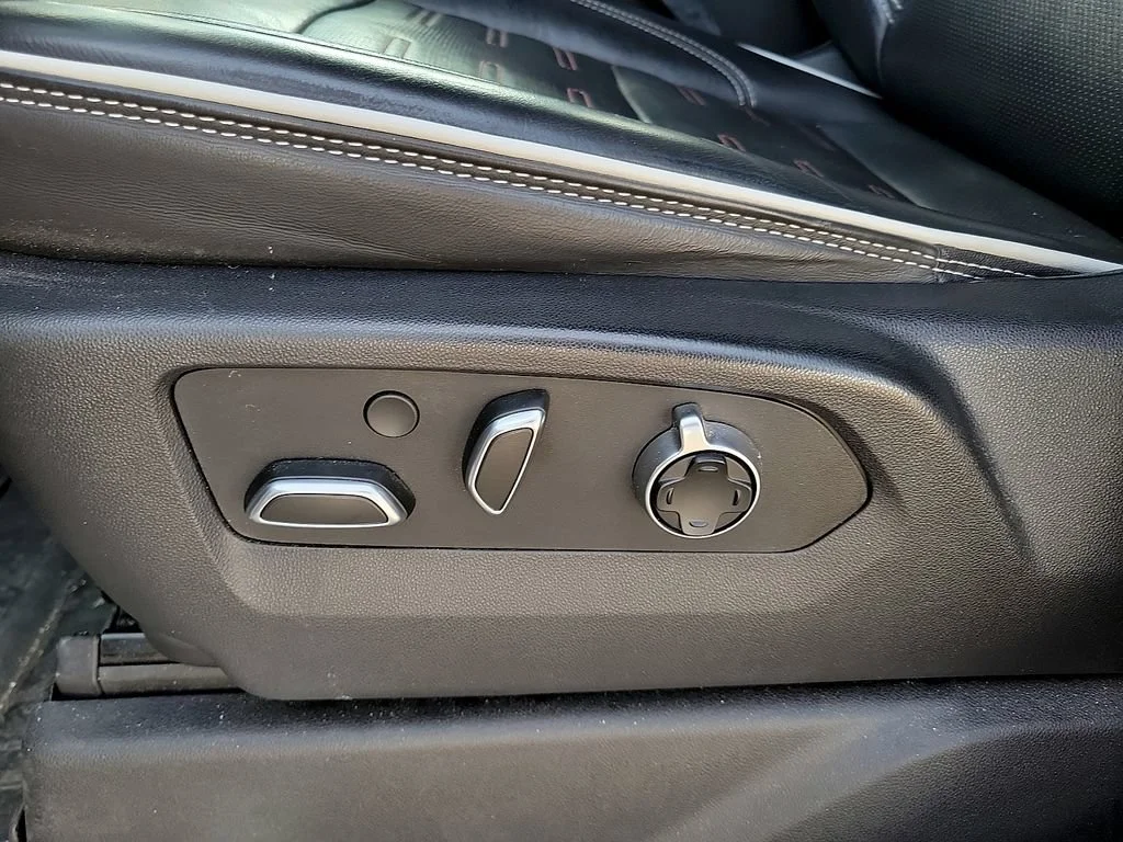 Used 2023 SUMMIT WHITE GMC AT4X image 20