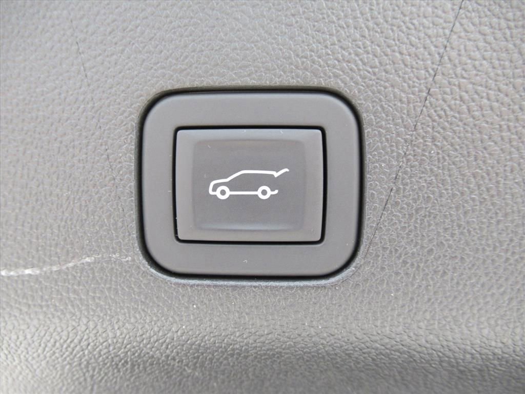 Used 2025 Sterling Metallic GMC Denali image 37