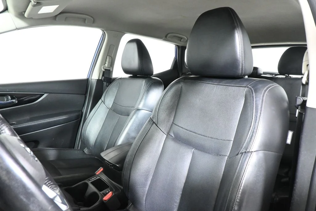 Used 2017 Blue Nissan SL image 16