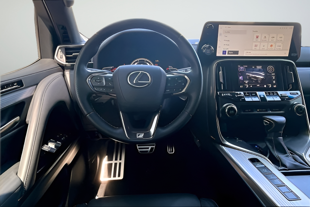 Used 2023 Silver Lexus 600 F SPORT image 7