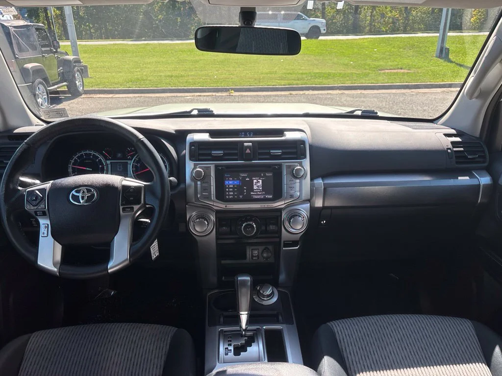 Used 2016 Silver Toyota SR5 image 28
