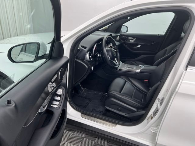 Used 2022 White Mercedes-Benz GLC 300 image 12