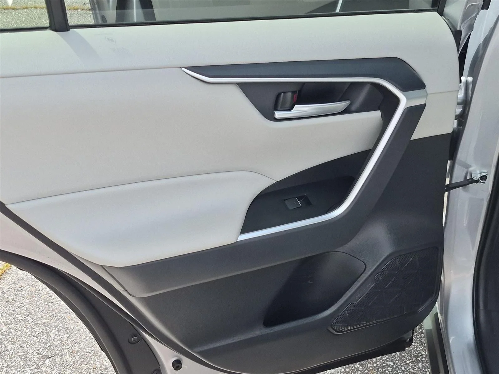 Used 2025 Silver Sky Metallic Toyota XLE Premium image 30