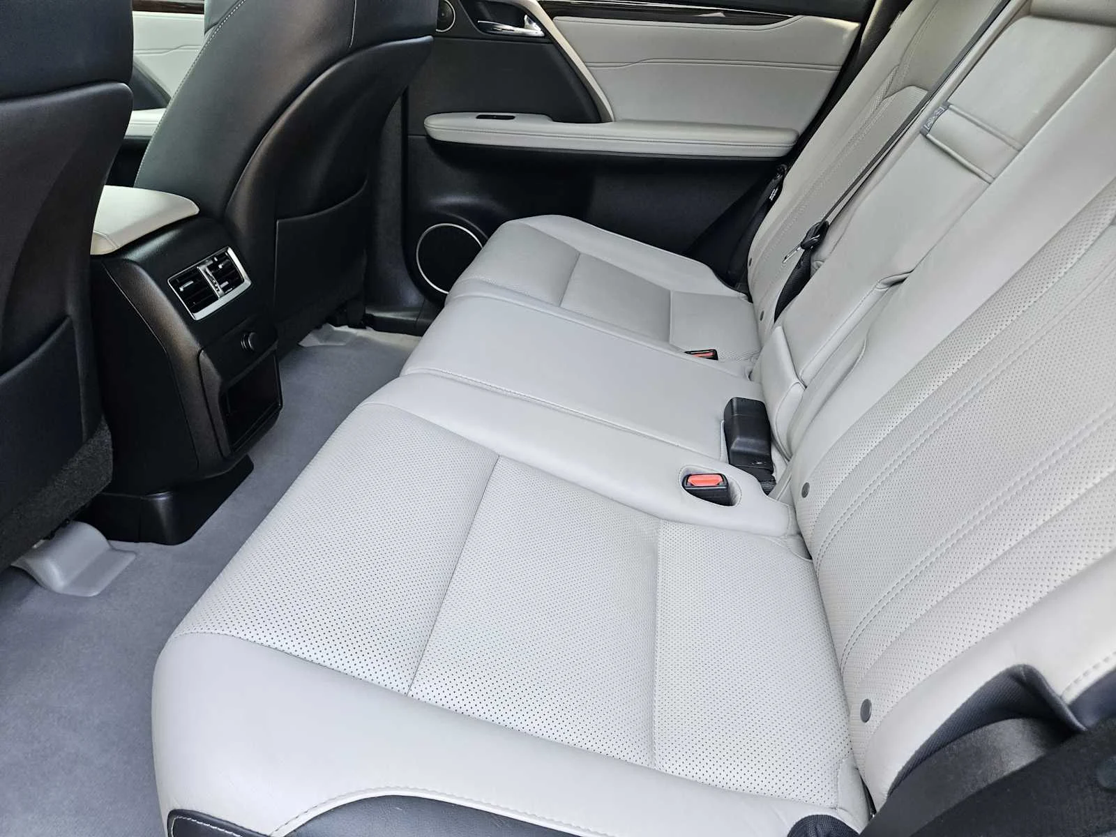 Used 2019 Atomic Silver Lexus  image 22