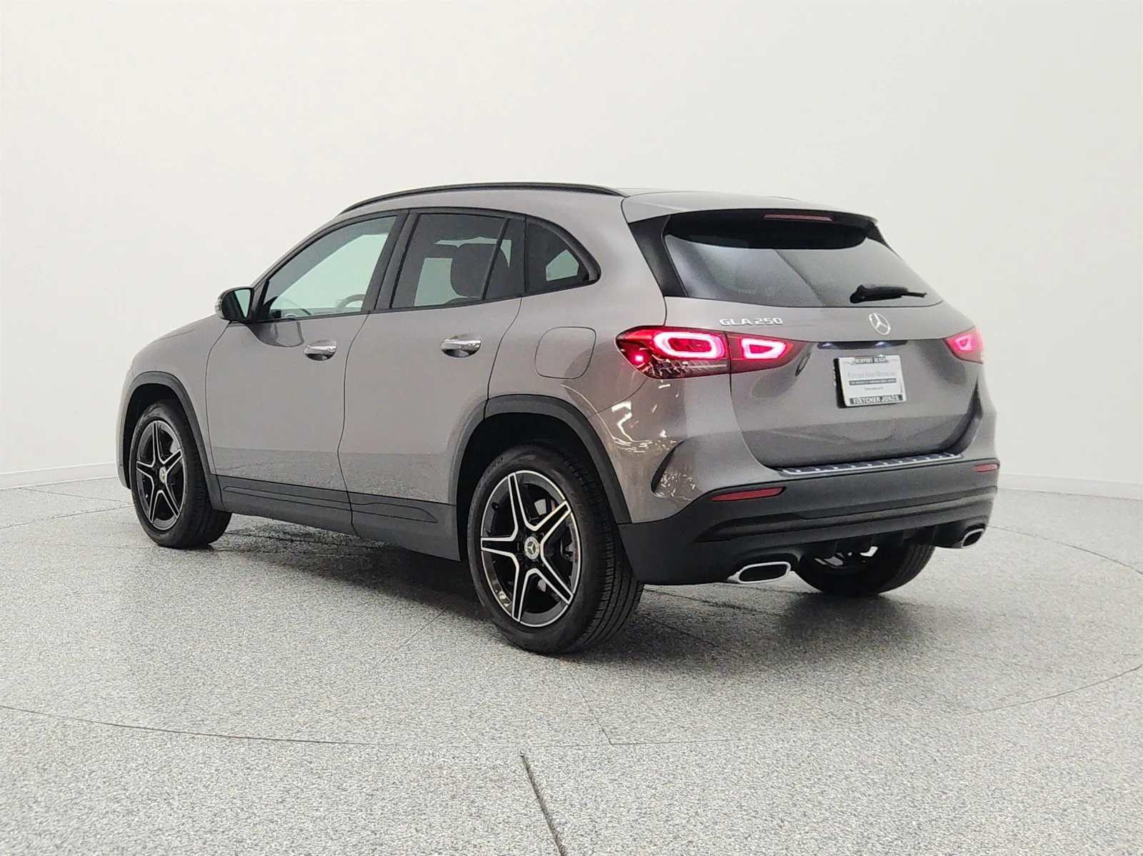 Used 2022 Mountain Grey Metallic Mercedes-Benz GLA 250 SUV image 7