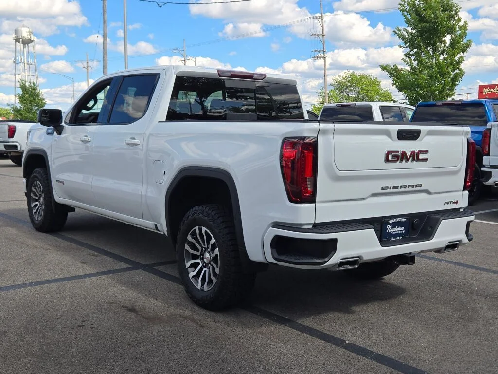 Used 2022 White GMC AT4 image 16