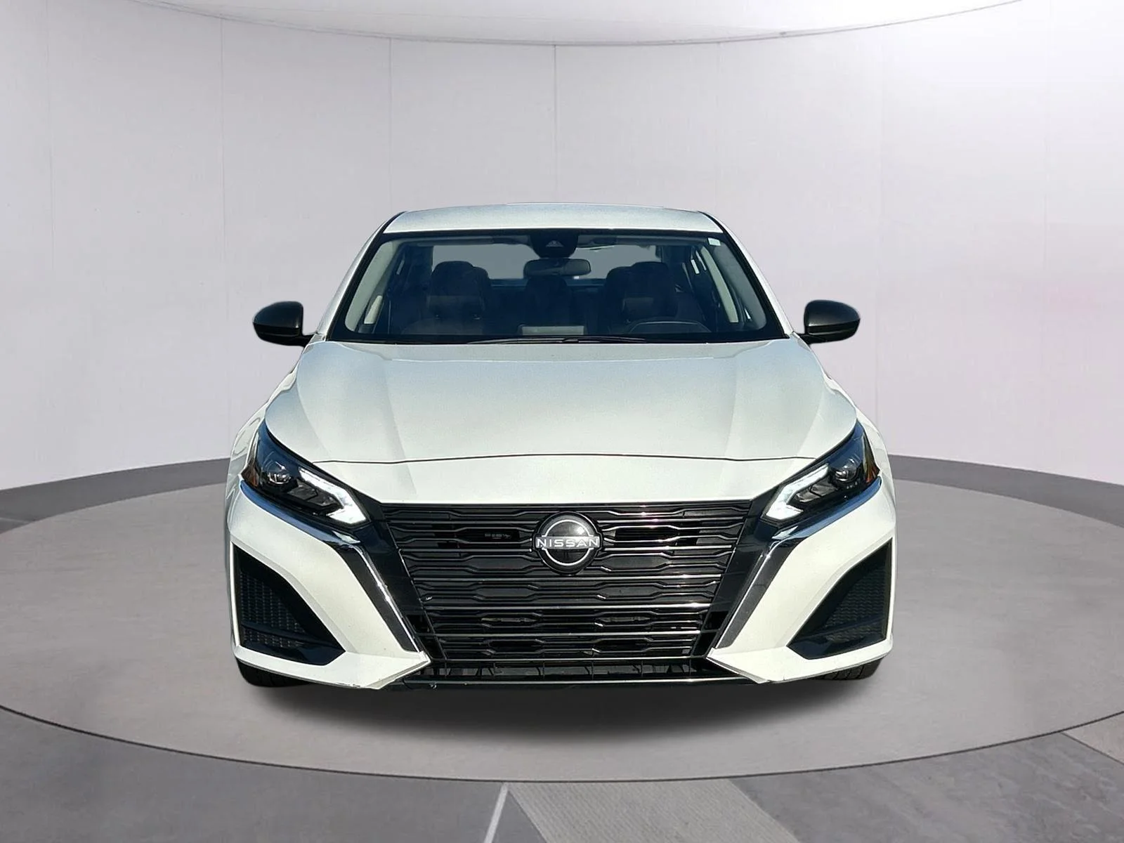 Used 2025 Glacier White Nissan SV image 10
