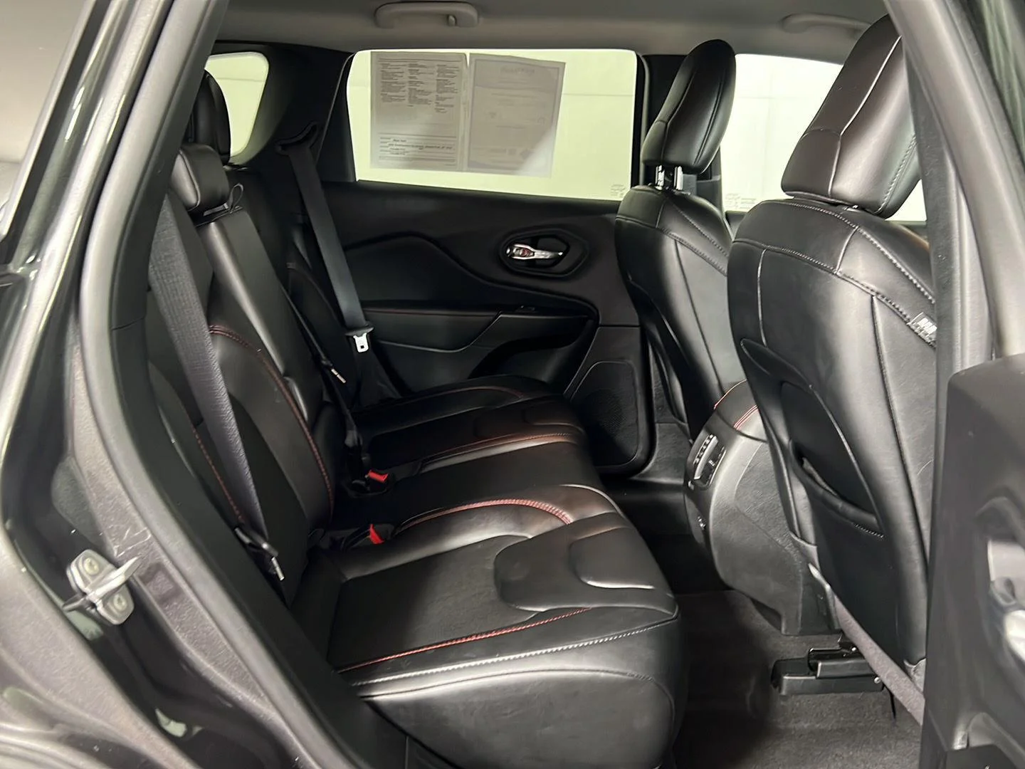 Used 2022 Granite Crystal Metallic Clearcoat Jeep Trailhawk image 6