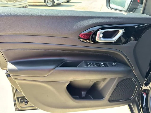 New 2026 Black Jeep Latitude image 20