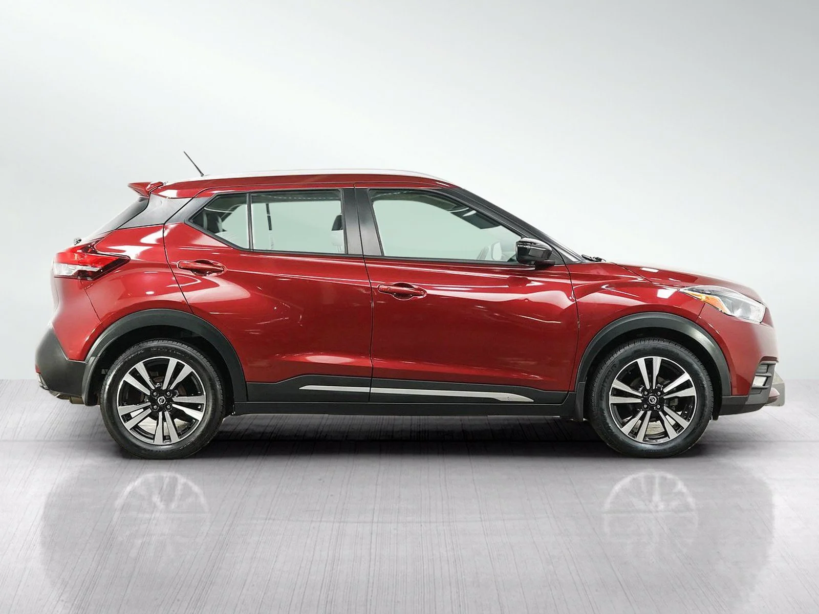 Used 2019 Cayenne Red Metallic Nissan SR image 6