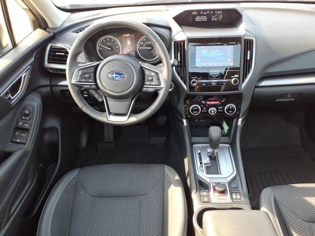 Used 2024 Crystal White Pearl Subaru Premium image 3
