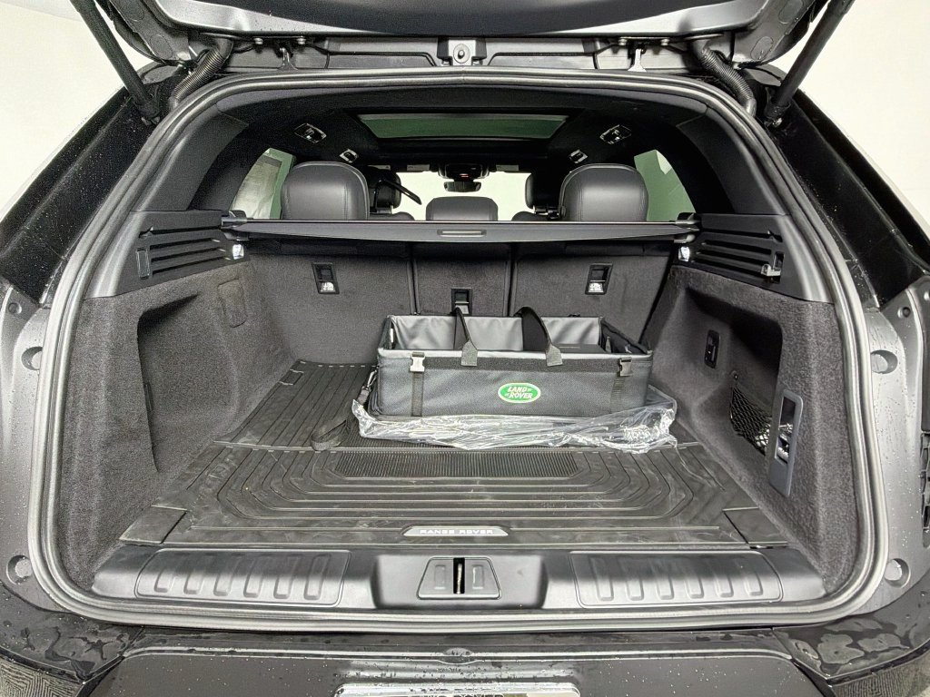 New 2027 Santorini Black Land Rover  SE P360 image 28