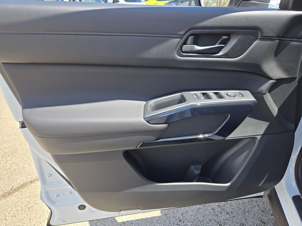New 2026 Everest White Pearl TriCoat Nissan SV image 21